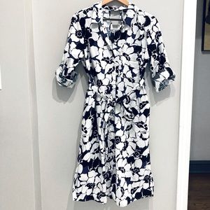 NWOT Floral button down dress with 💙pockets💙